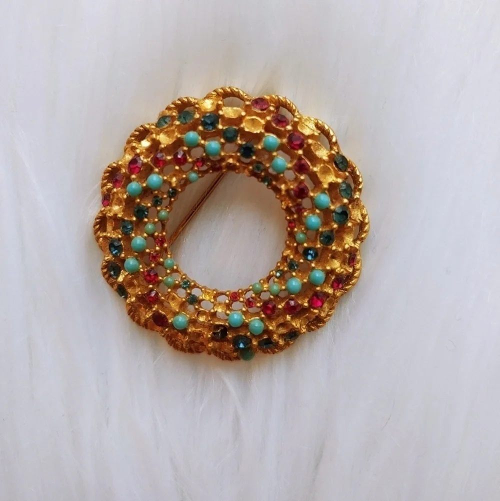 Vintage Sarah Coventry Wreath Brooch